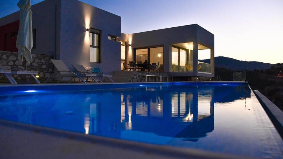 Property building, Swimming pool