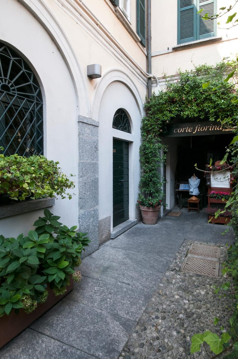Facade/entrance