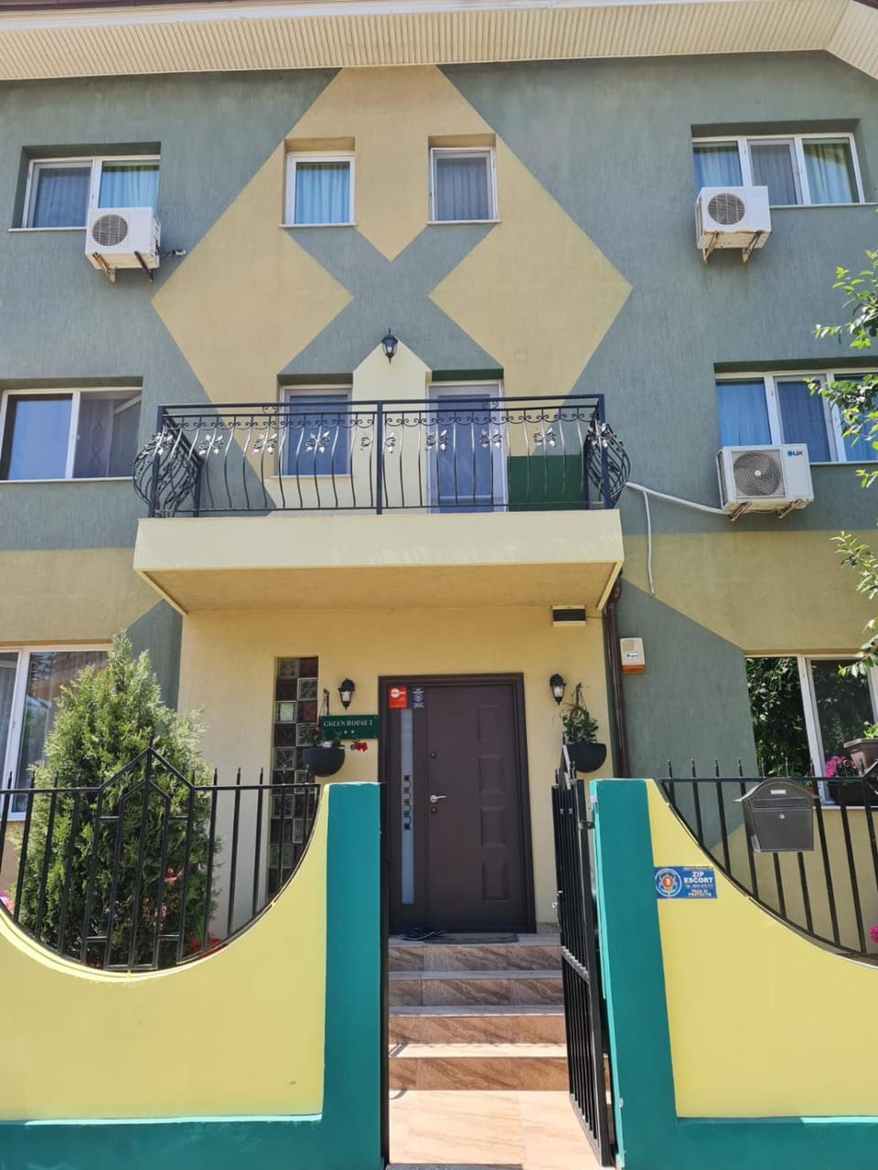 Property building, Day