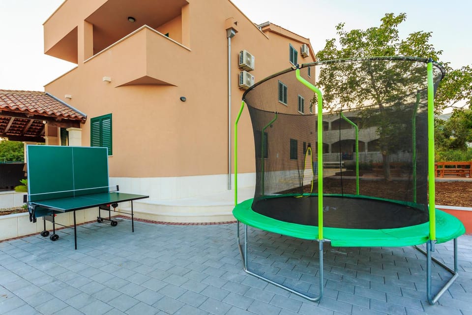 Table tennis