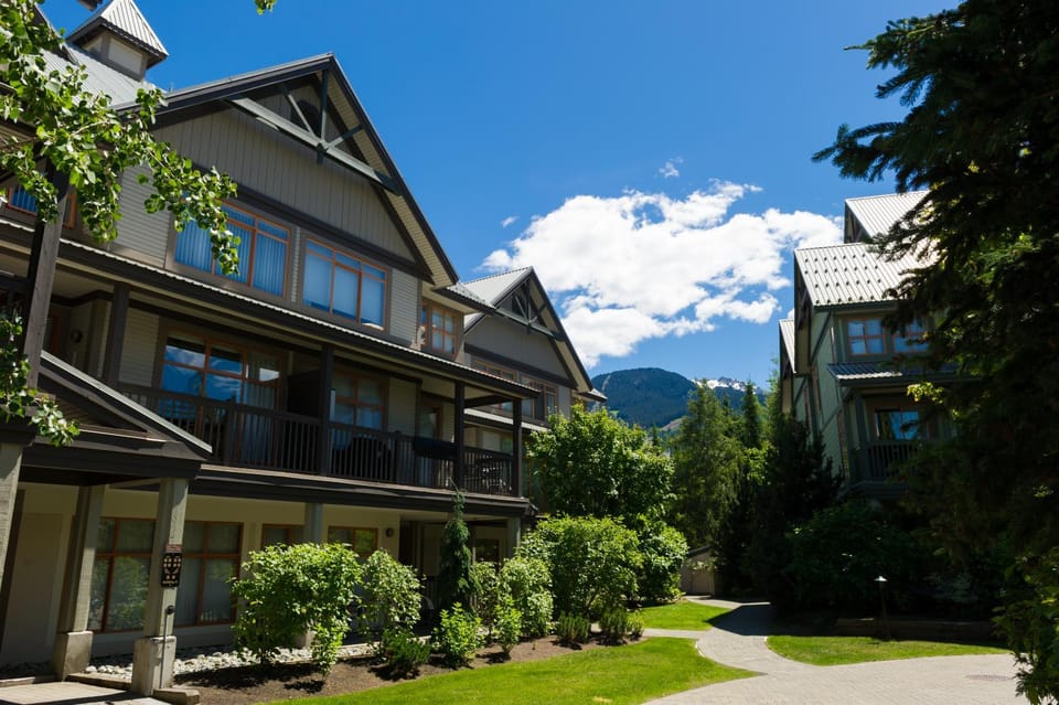 Facade/entrance, Summer, Garden, On site, Mountain view