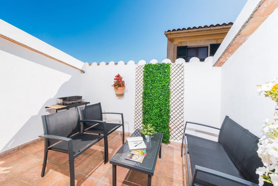 Property building, Balcony/Terrace, Living room
