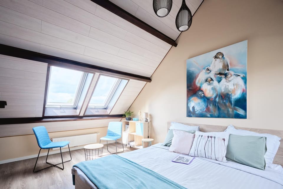 Bed, Seating area, Bedroom