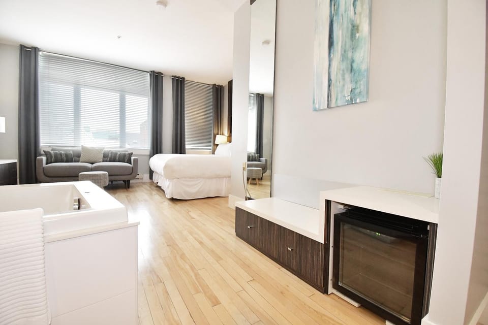 Living room, Seating area, Bath, flat iron, minibar