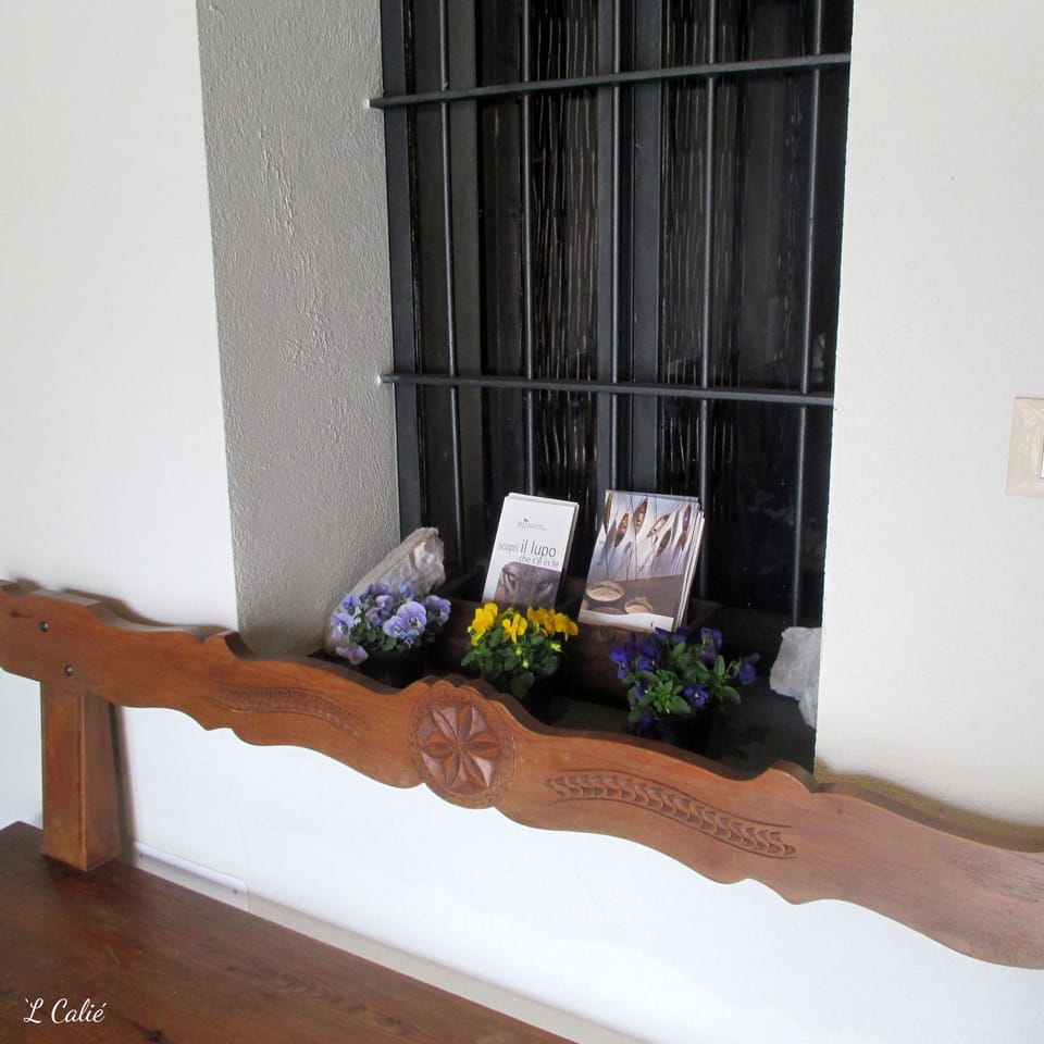 Lobby or reception, Decorative detail
