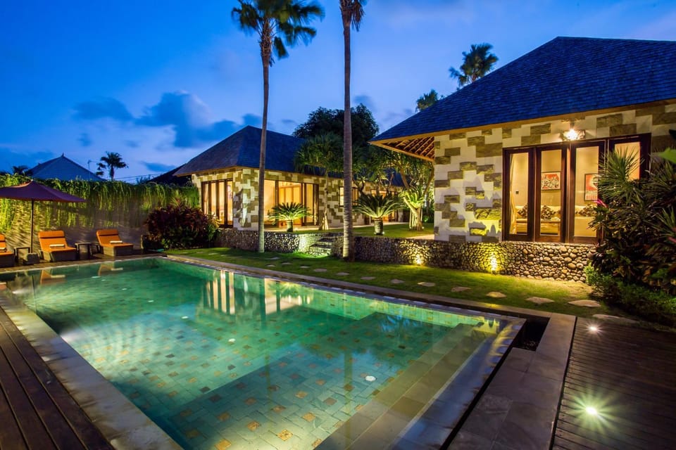 Pool view, Swimming pool, sunbed