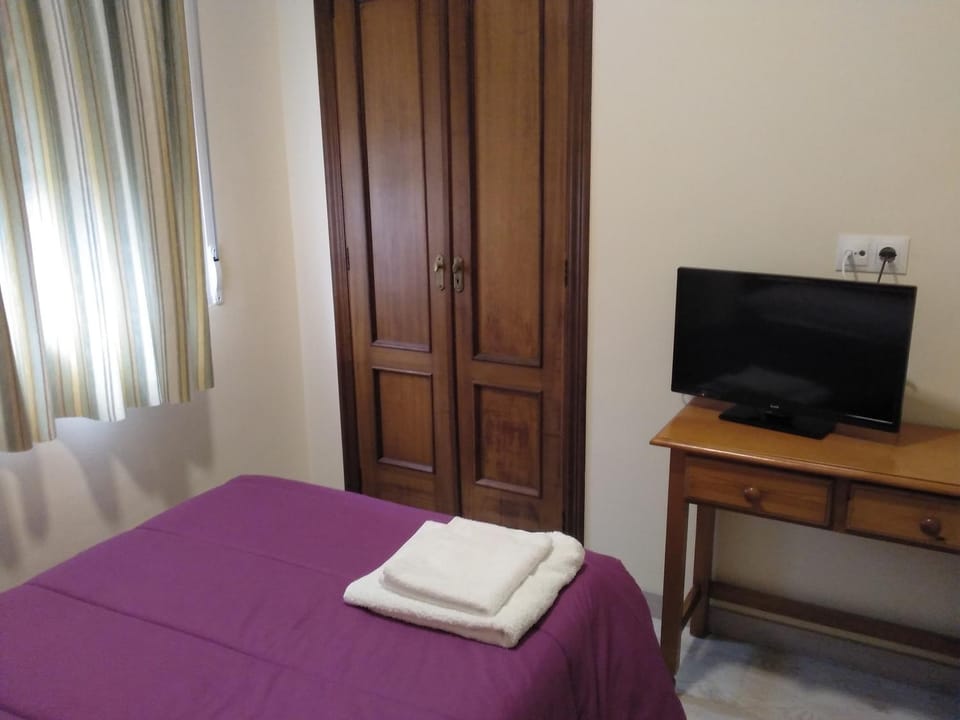 Hostal Orly Bed and Breakfast in Castile and León