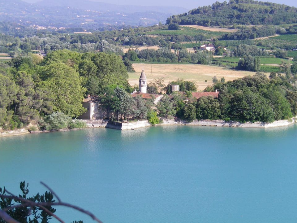 Nearby landmark, Restaurant/places to eat, Natural landscape