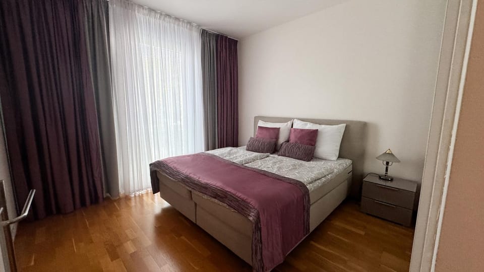 Spacious 130 m2 Apartment Near Center 2 Free Parking Apartment in Prague