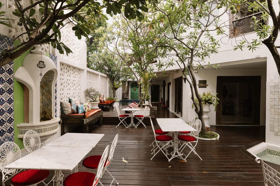 Day, Seating area