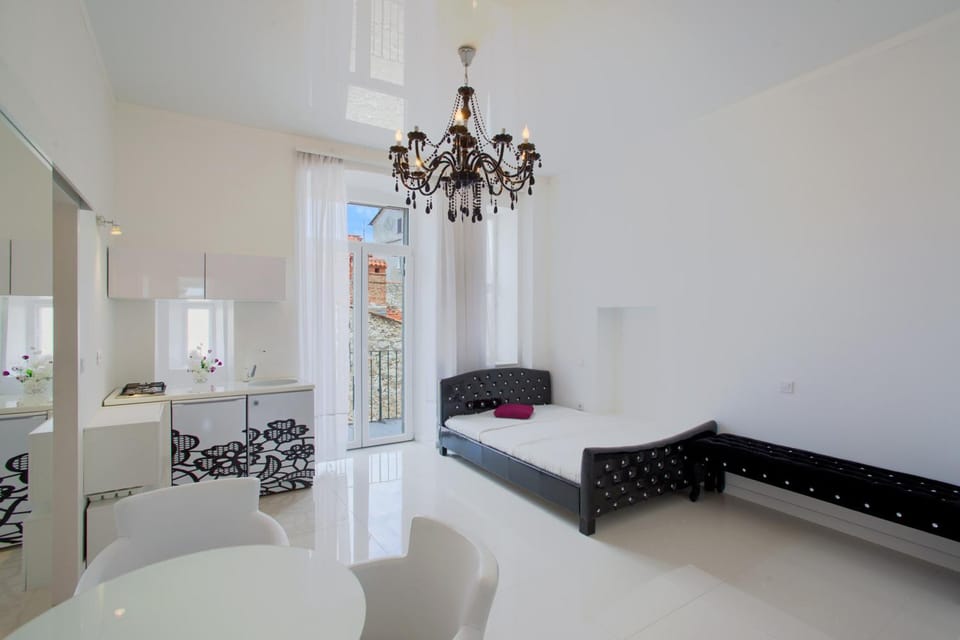 Bed, Balcony/Terrace, Kitchen or kitchenette, Photo of the whole room, Dining area, Bedroom