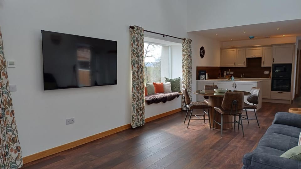 Dining area, kitchen