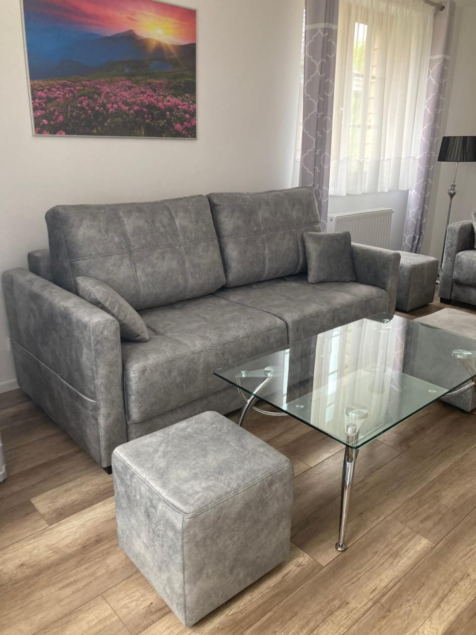 Apartament RED FLOWERS Apartment in Lower Silesian Voivodeship