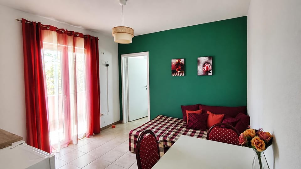 Living room, Photo of the whole room, Garden view