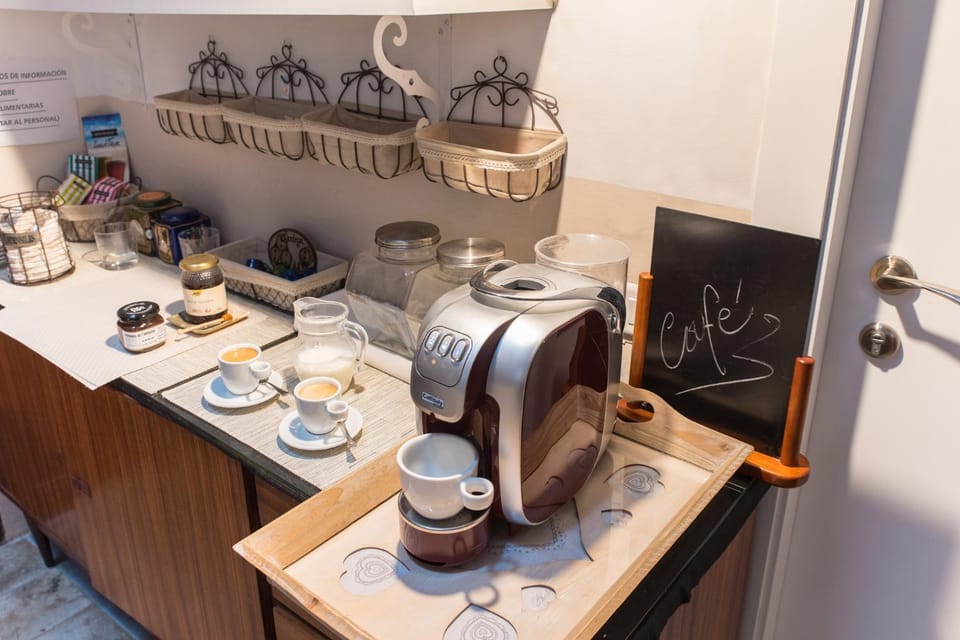 Coffee/tea facilities, Kitchen or kitchenette