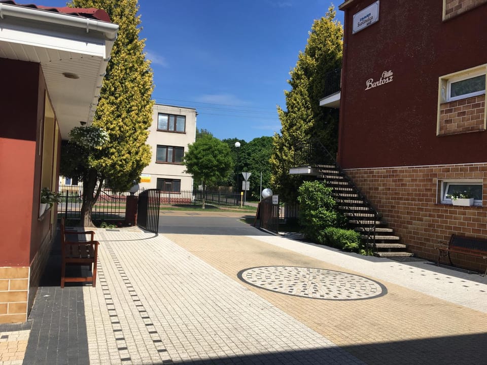Property building, Neighbourhood, Garden, Street view