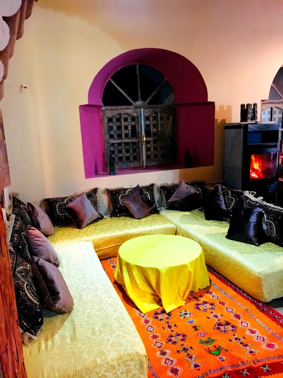 Living room, Seating area, flat iron