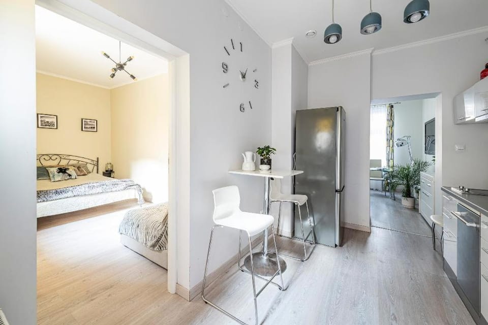 Bedroom, kitchen