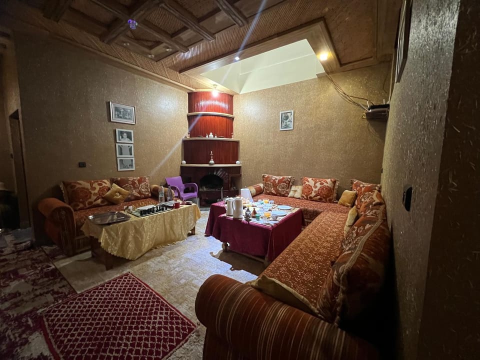 Living room, Seating area