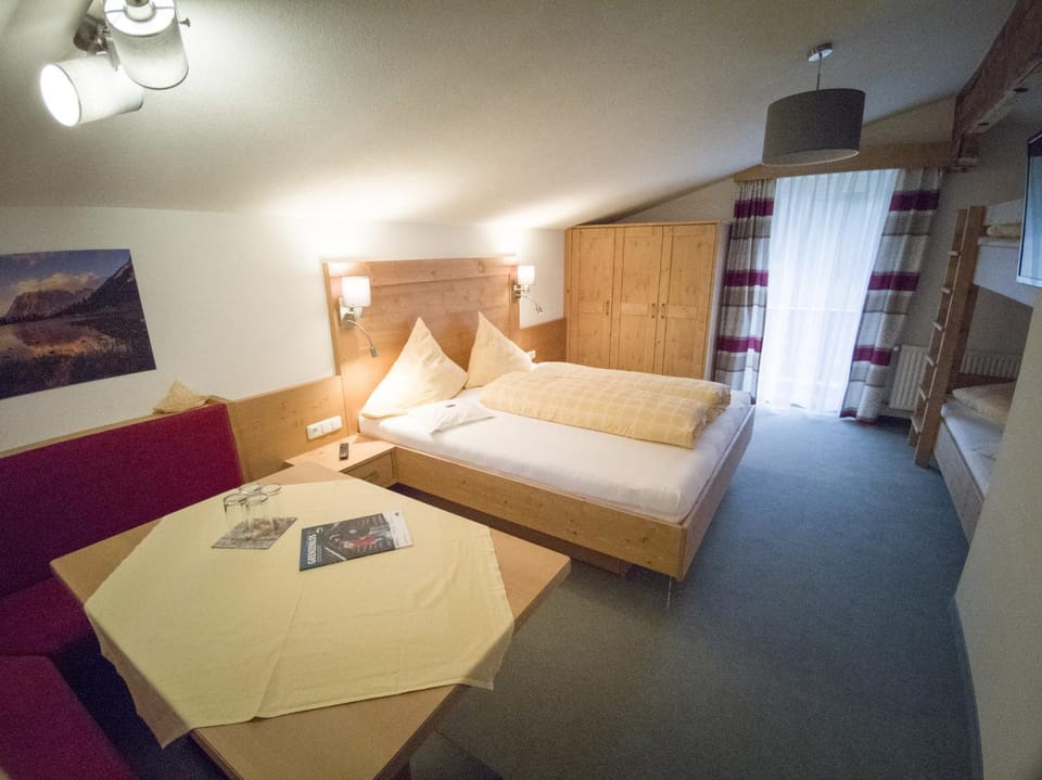 Bed, Seating area, Bedroom
