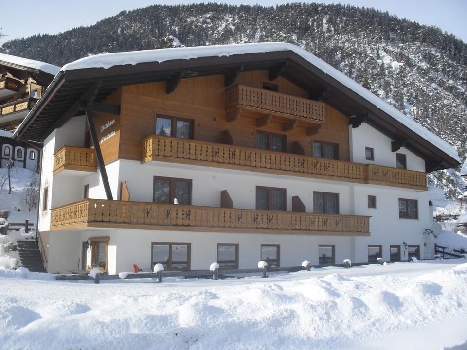 Facade/entrance, Winter