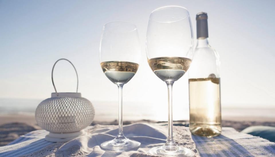 Restaurant/places to eat, Nightclub / DJ, Lounge or bar, Beach, Evening entertainment, Meals, Lunch, Dinner, Drinks, Alcoholic drinks, Non alcoholic drinks