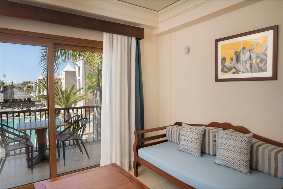 Balcony/Terrace, Living room