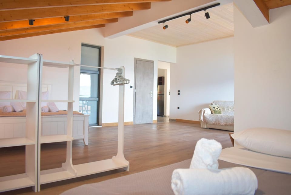 Bed, Living room, Photo of the whole room, Seating area, Bedroom