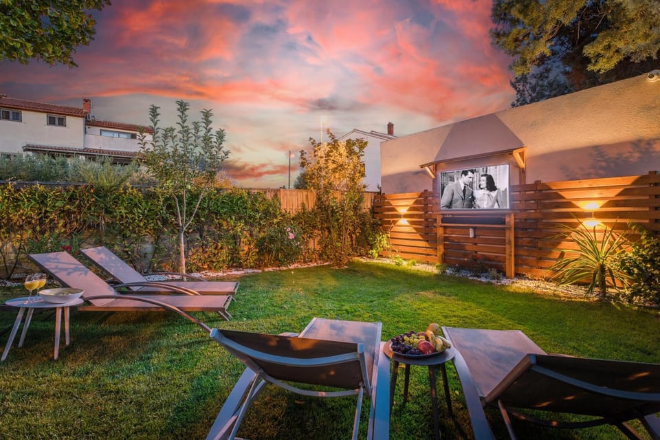 Property building, Evening entertainment, Garden view, Swimming pool, Entertainment