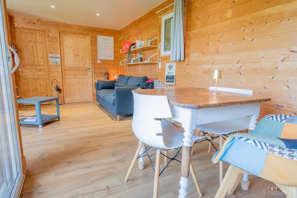 Chalet avec jacuzzi privatif Bed and Breakfast in Nouvelle-Aquitaine