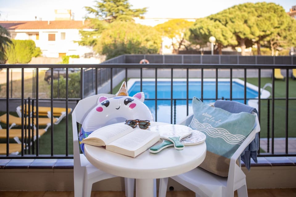 Balcony/Terrace, Seating area, Garden view, Pool view