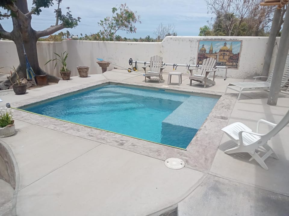 Pool view, Swimming pool, sunbed