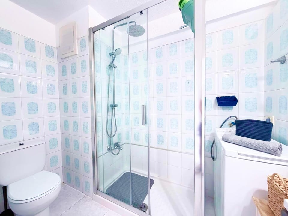 Shower, Toilet