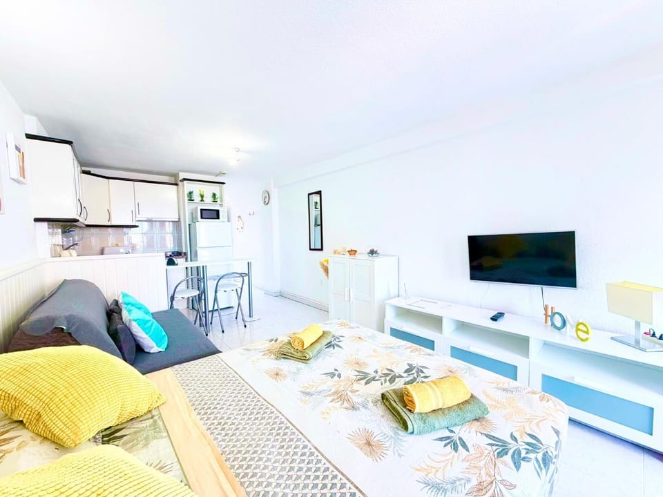 Bed, TV and multimedia, Kitchen or kitchenette