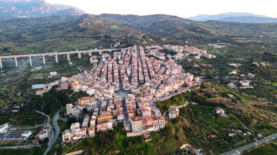 Day, Neighbourhood, Natural landscape, Bird's eye view, City view, Mountain view