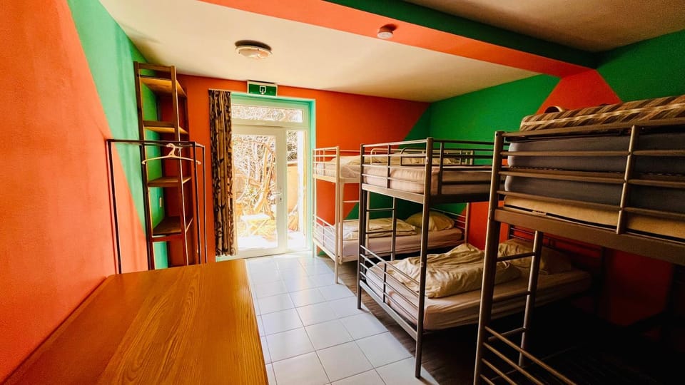 Bedroom, bunk bed