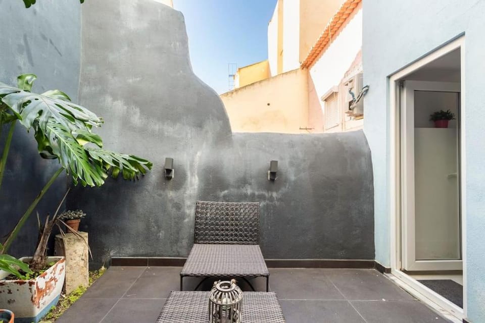 16 RC - Central Lisbon Patio Apartment in Lisbon