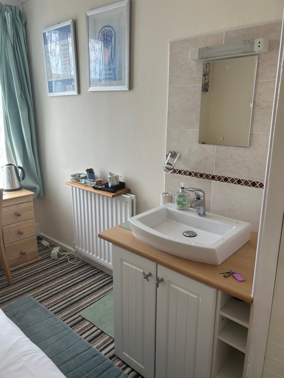 Four Seasons Guest House Bed and Breakfast in Canterbury
