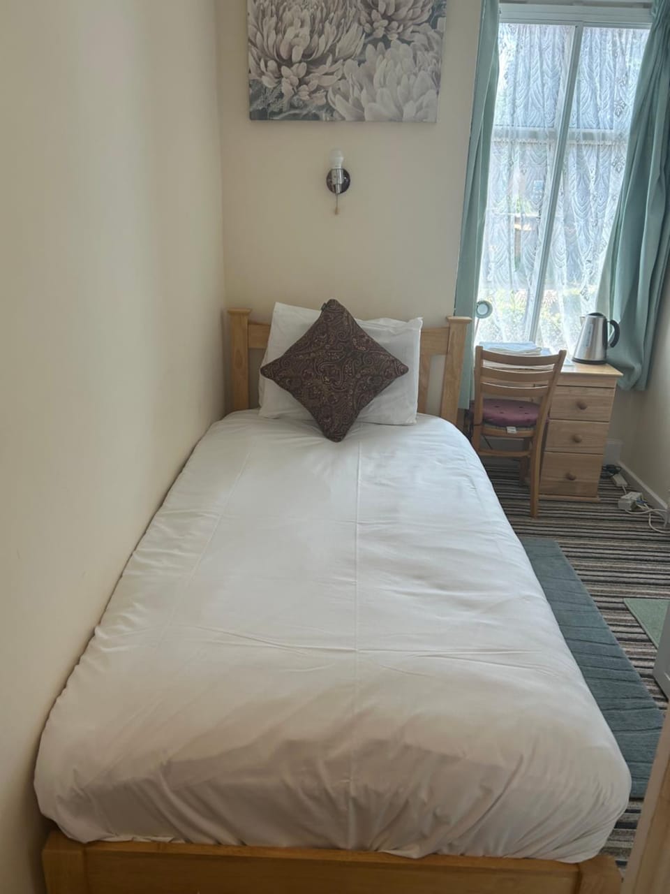 Four Seasons Guest House Bed and Breakfast in Canterbury