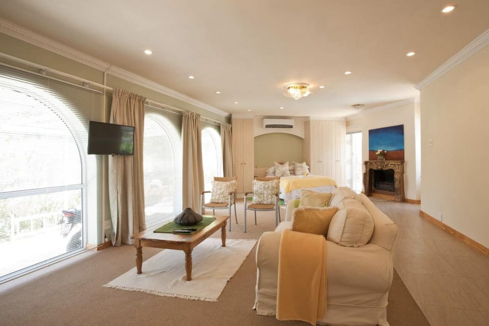 Somerset West Self Catering Vacation Rental - Experience the Best of Cape Town - Wine, Golf, Sea Apartment in Cape Town