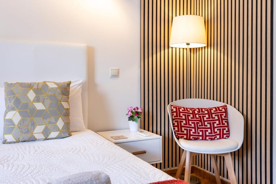 Bed, Seating area, Bedroom