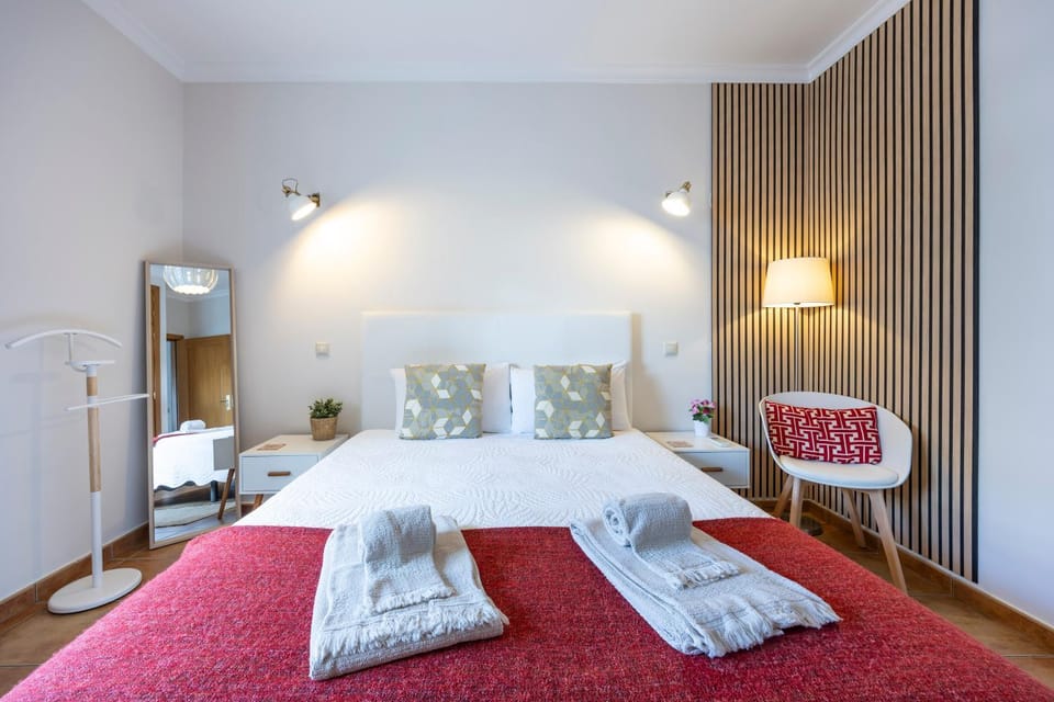 Bed, Photo of the whole room, Bedroom, internet, towels, wardrobe