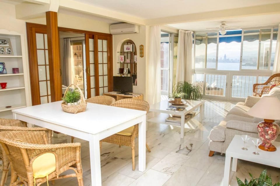 TV and multimedia, Living room, Photo of the whole room, Decorative detail, Dining area, Sea view