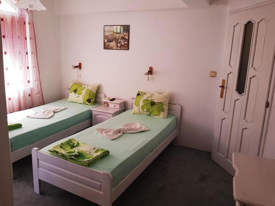 Guesthouse Flora Bed and Breakfast in Burgas Province