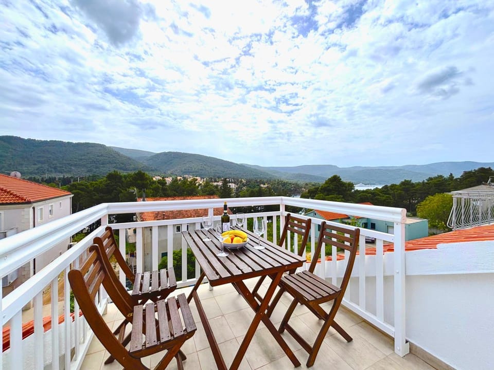 Natural landscape, Balcony/Terrace, Sea view