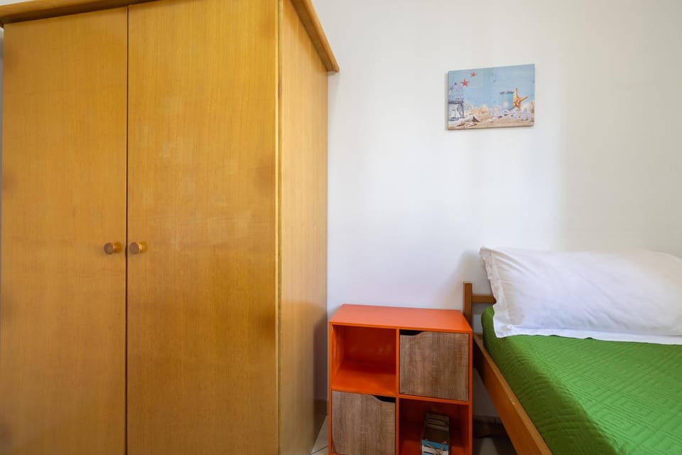 Bed, Bedroom, wardrobe