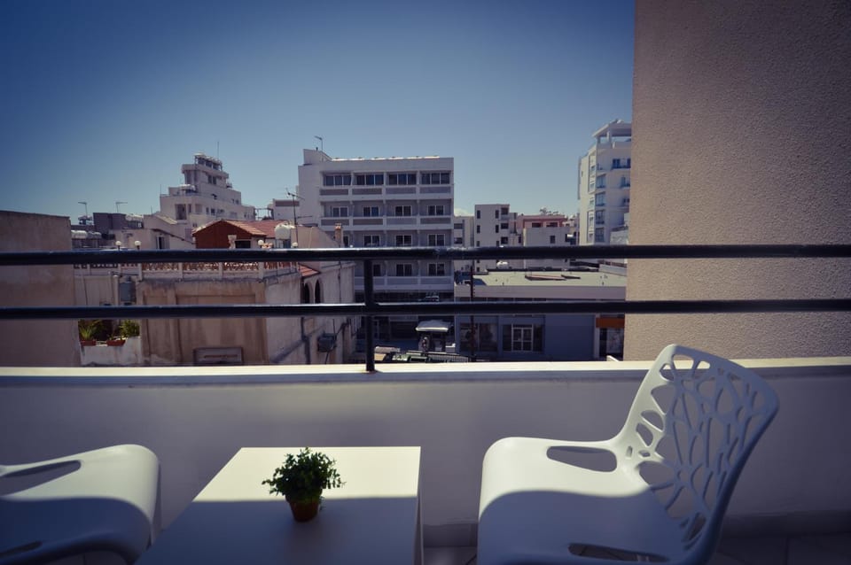 Balcony/Terrace, City view, Street view