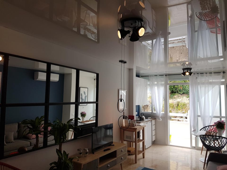 Living room, Photo of the whole room