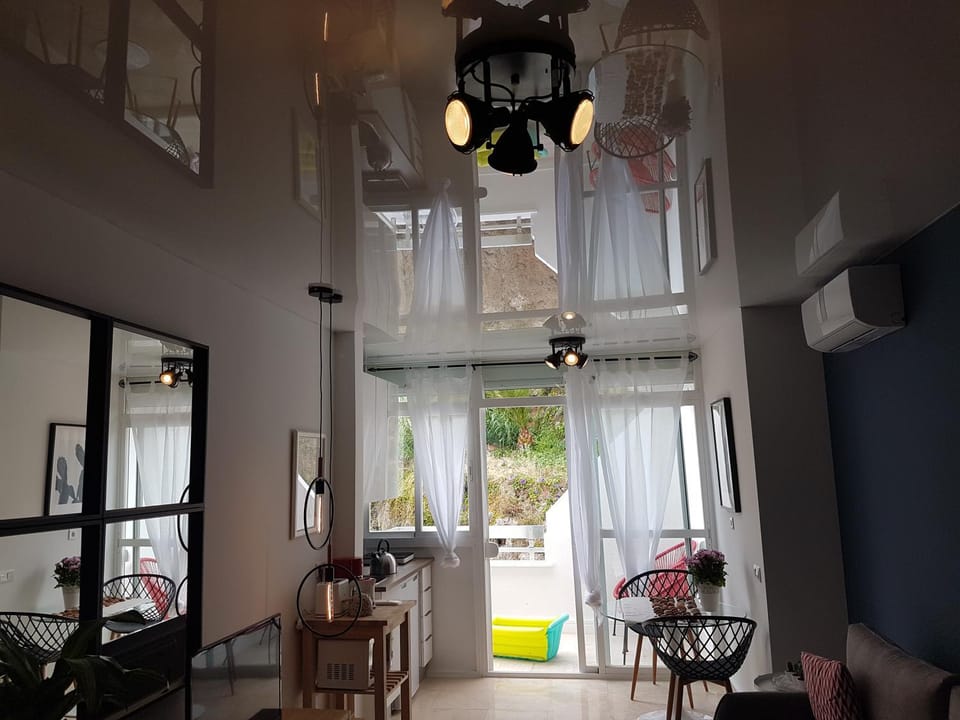 Living room, Photo of the whole room