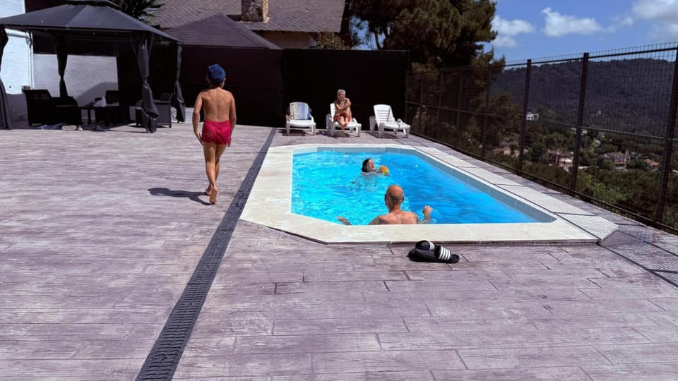 Balcony/Terrace, Swimming pool